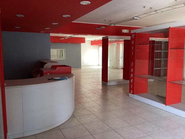 Negozio in Via Carlo Forlanini, San Benedetto Del Tronto, {3} - Foto 2
