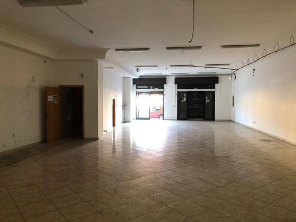 Negozio in Via Mario Nicoletta 289, Crotone, {3} - Foto 2
