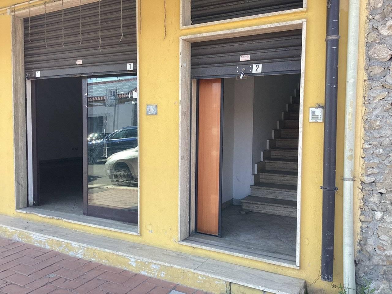 Negozio in Via Mario Nicoletta 289, Crotone, {3} - Foto 1