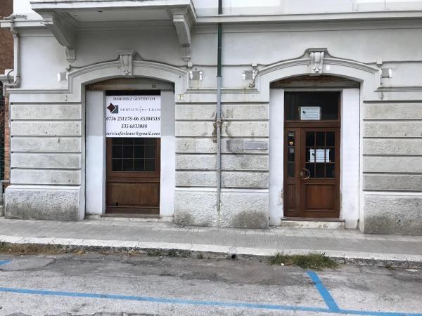 Negozio in Via Cristoforo Colombo 1, Falconara Marittima, {3} - Foto 1