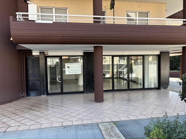 Negozio in Via Vincenzo Roppo 2, Bari, {3} - Foto 2