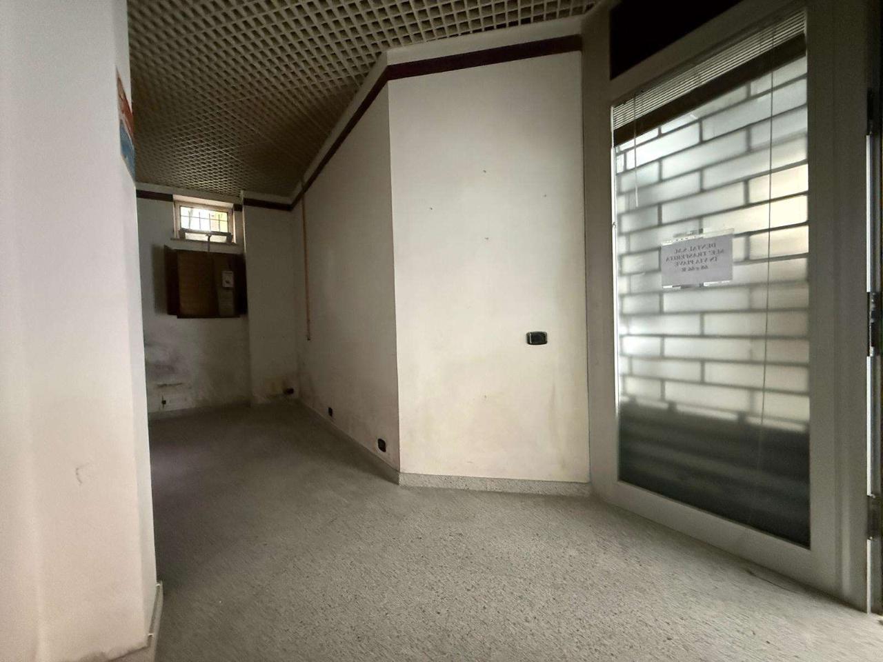 Negozio in Via Torino 32, Savona, {3} - Foto 2