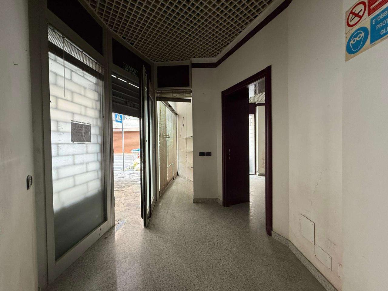Negozio in Via Torino 32, Savona, {3} - Foto 1
