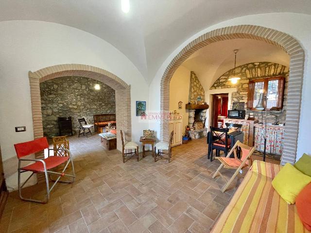 2-room flat in Via del Paradiso 61, Tolfa - Photo 1