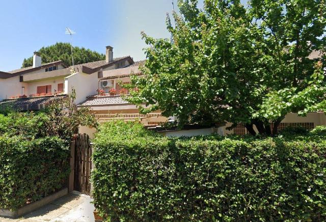 Terraced house in Via Lago d'Iseo, Santa Marinella - Photo 1