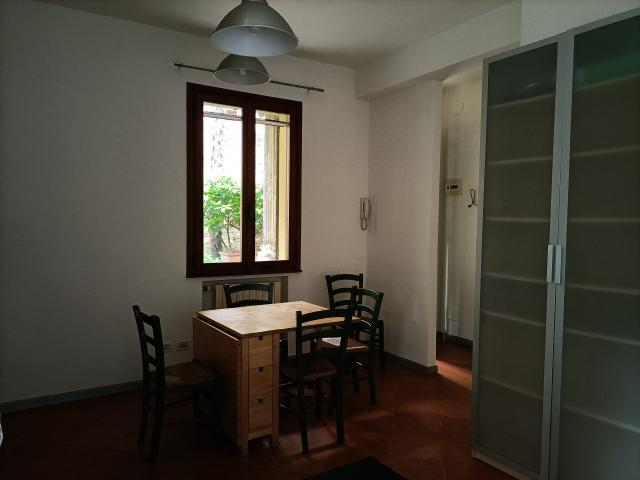 2-room flat in Via Euganea, Padova - Photo 1