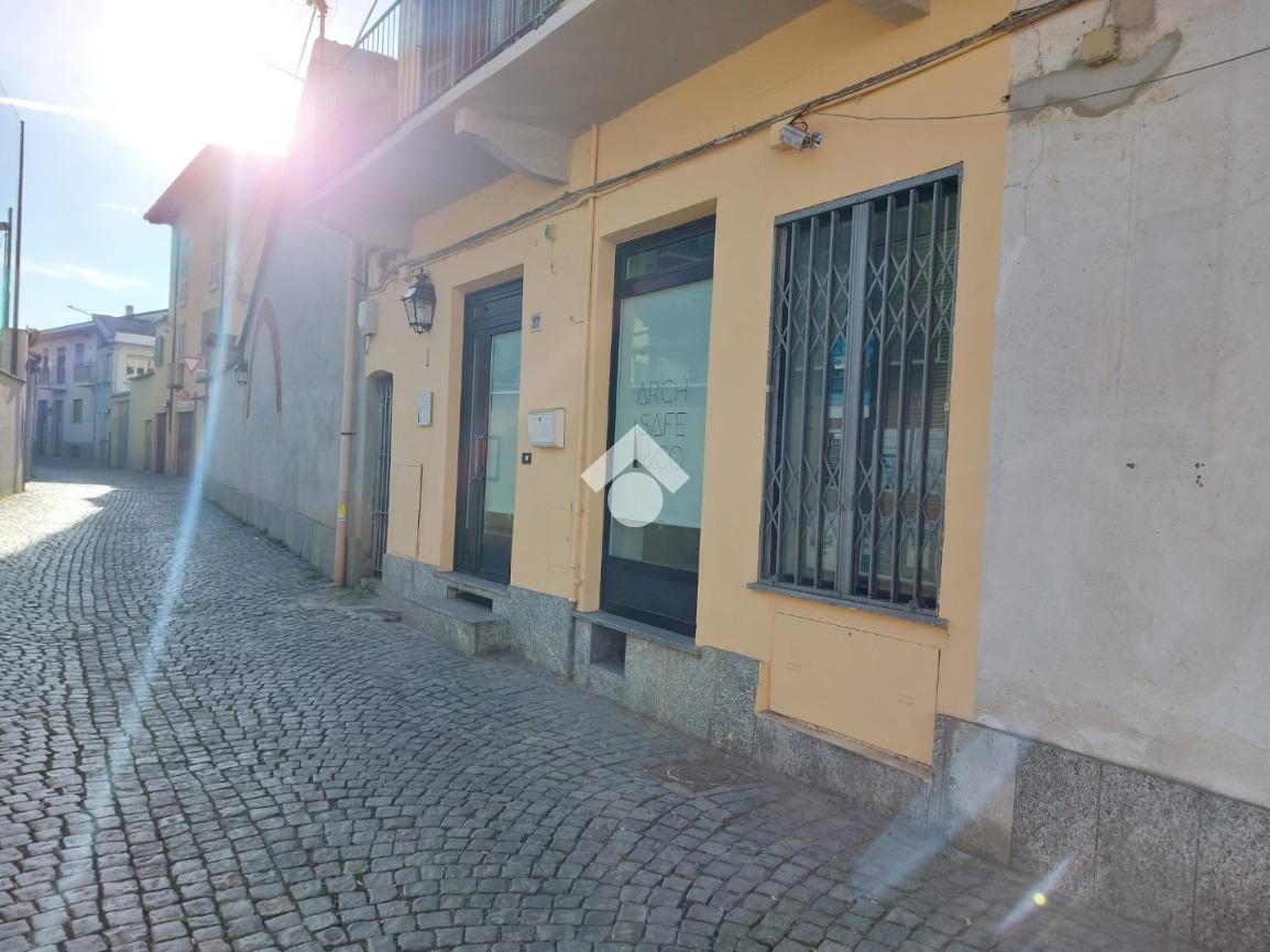 Negozio in Via Cavour 37, Ciriè - Foto 1
