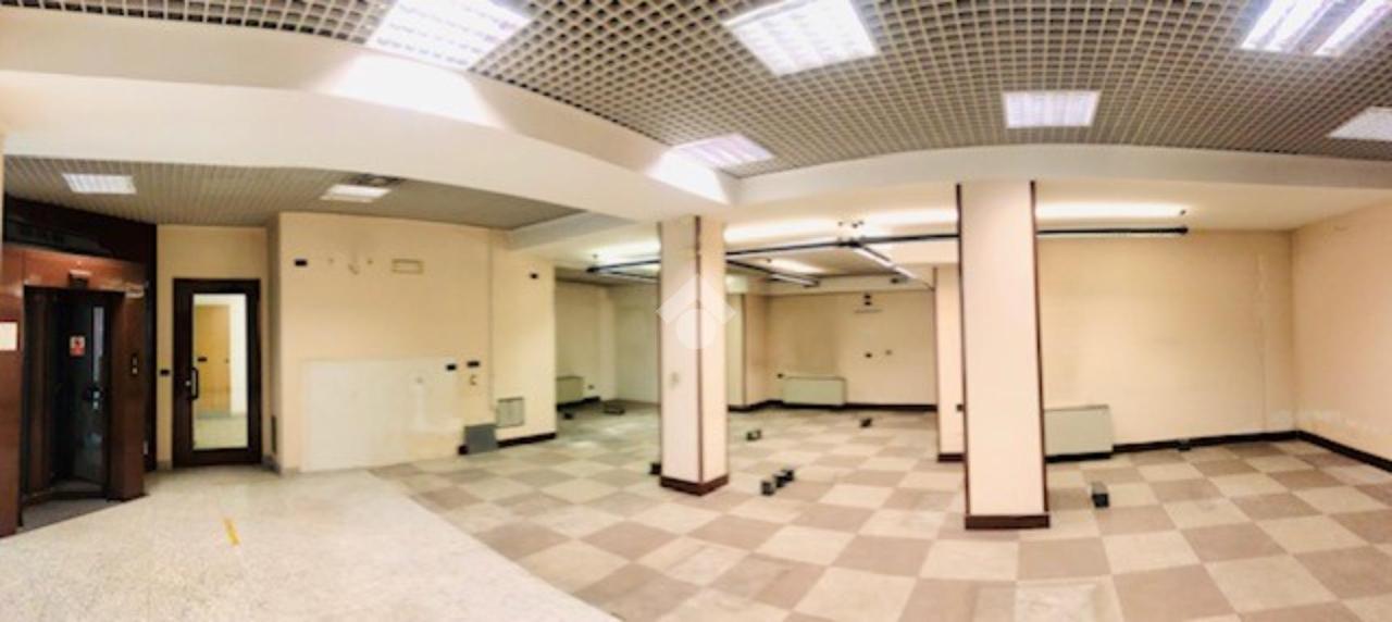 Negozio in Via Santa Croce 21, Moncalieri, {3} - Foto 2
