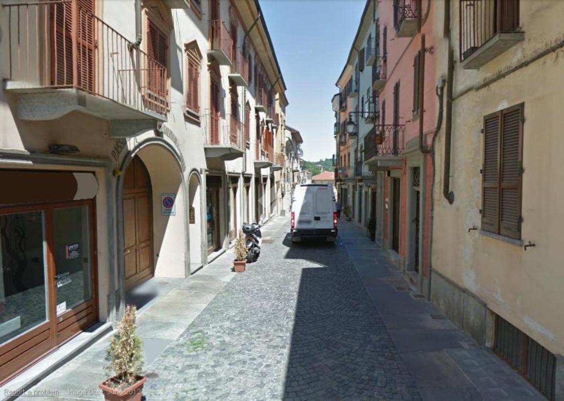 Negozio in Via Santa Croce 21, Moncalieri, {3} - Foto 1