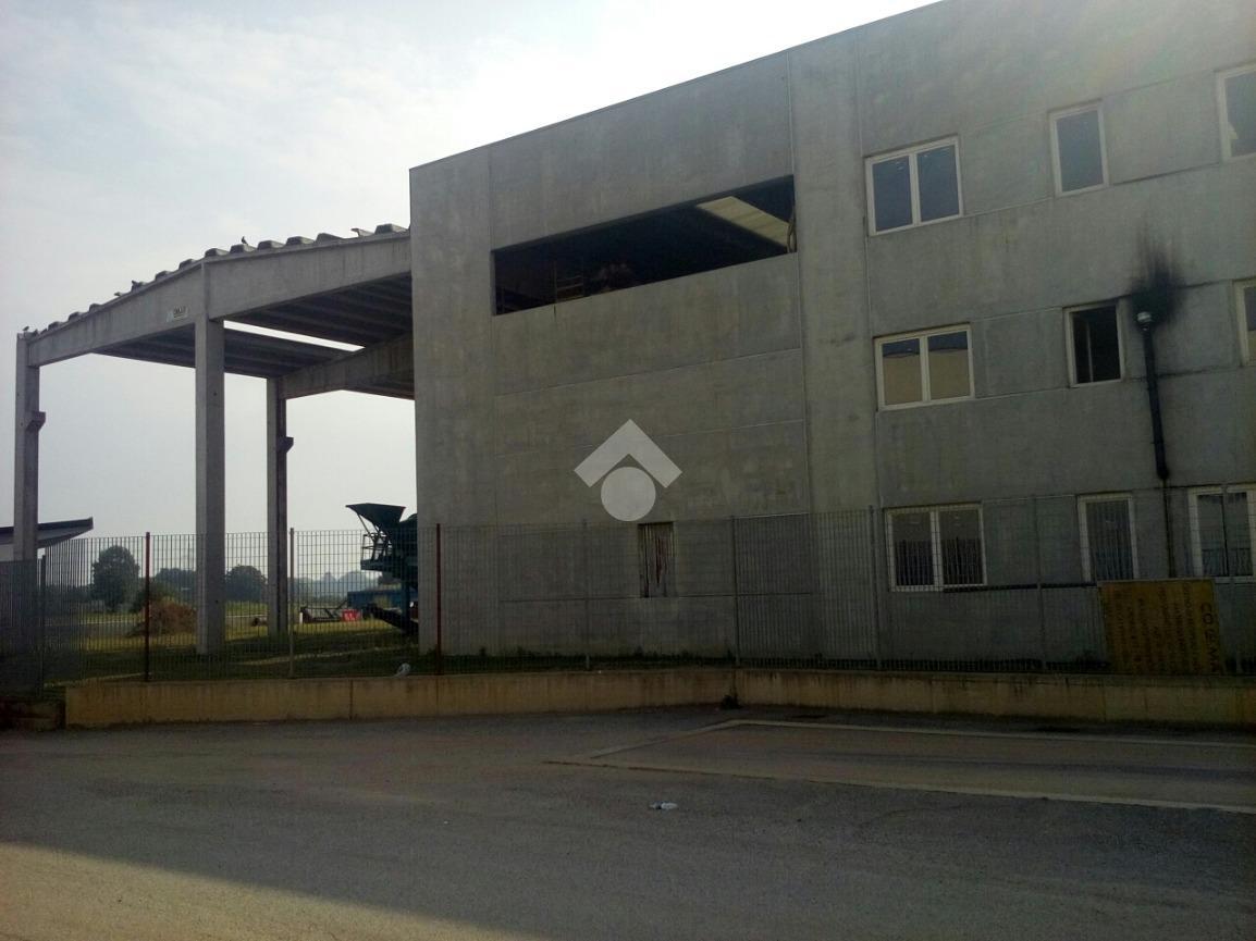 Capannone in Strada Saluzzo 59, Carignano, {3} - Foto 2