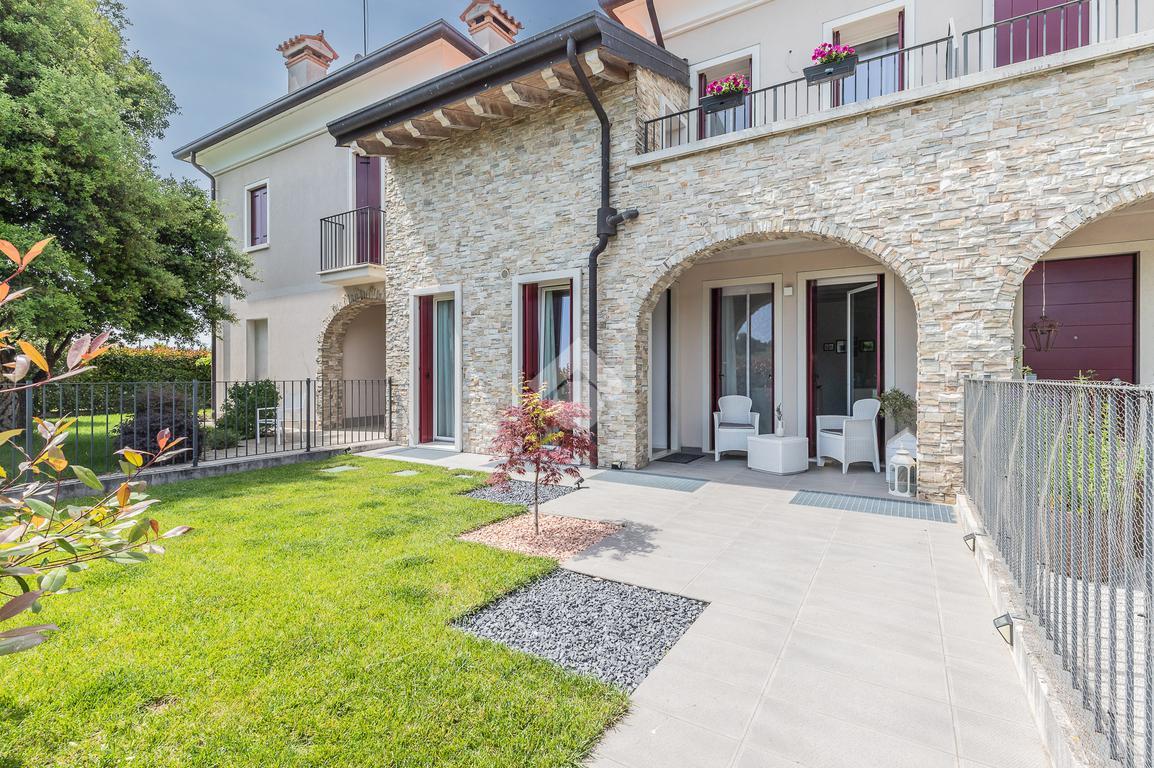 Villa in vendita a Montecchio Precalcino