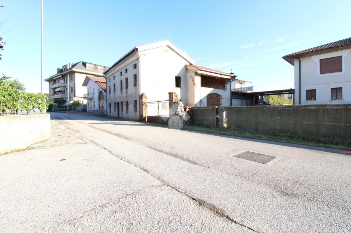 Casa indipendente in vendita a Montecchio Precalcino