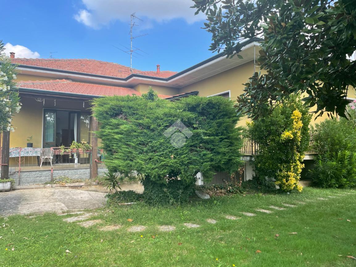 Casa indipendente in vendita a Cardano Al Campo