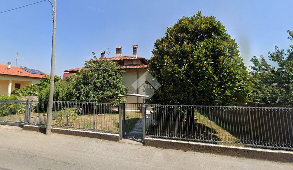 Villa in vendita a Ferno