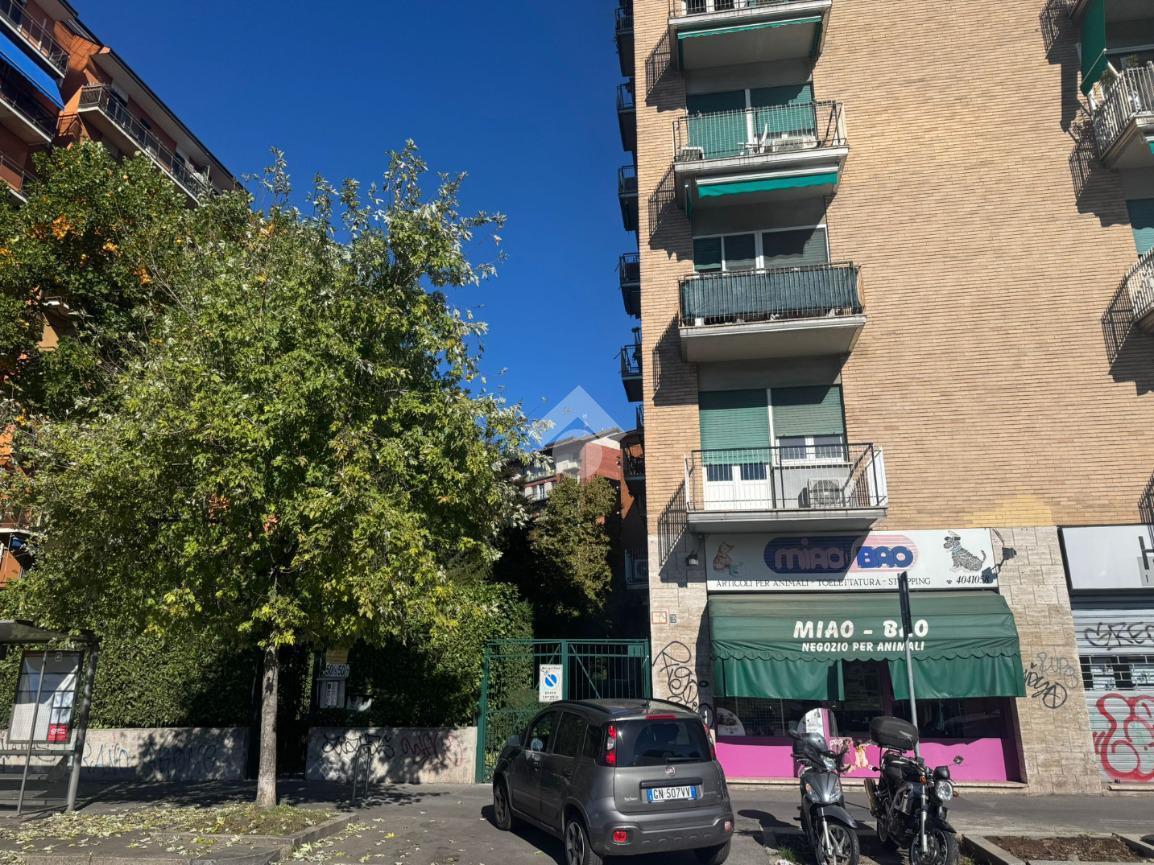 Negozio in Viale Caterina da Forlì 52, Milano, {3} - Foto 2