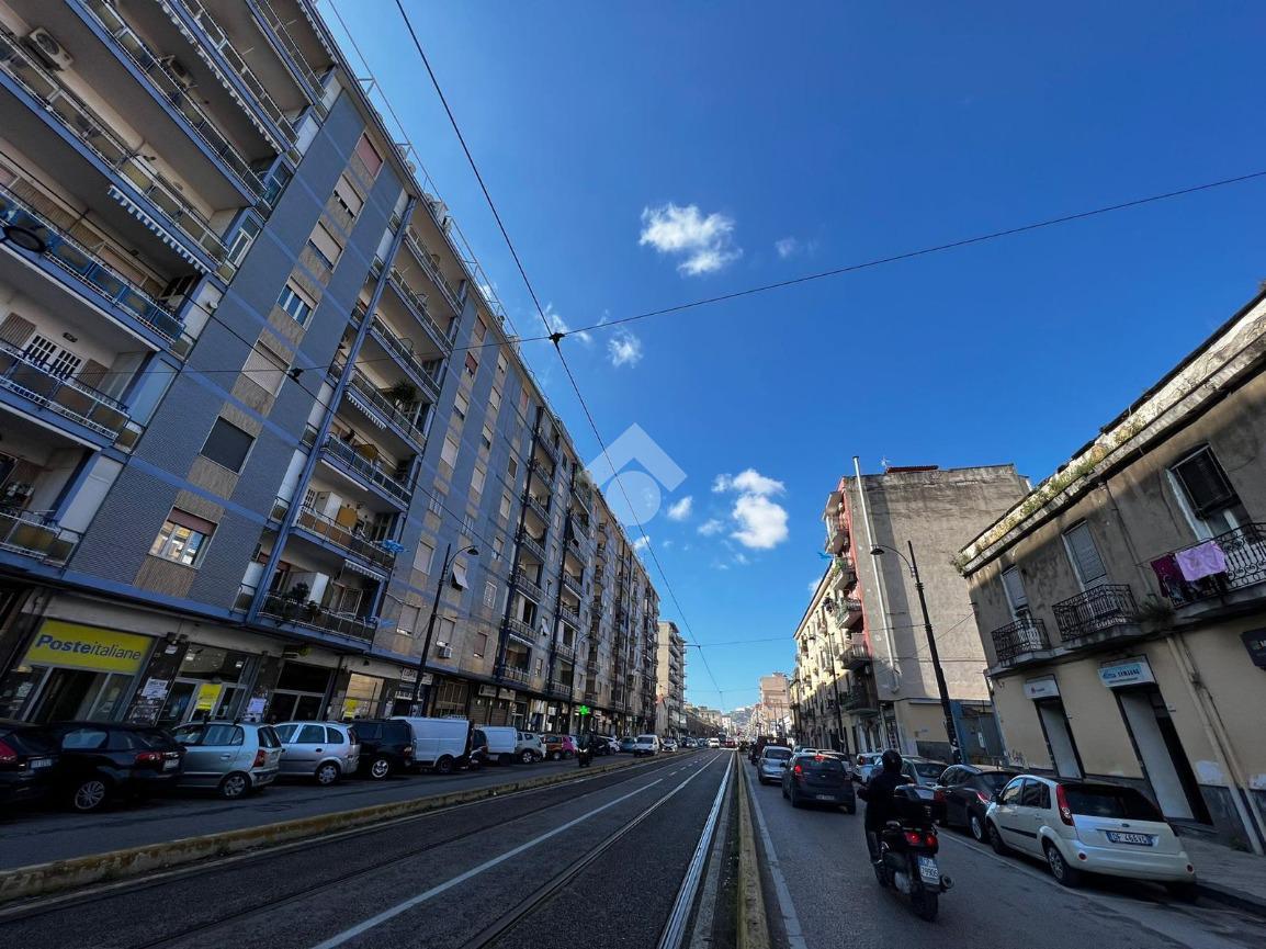 Negozio in Via Nuova Poggioreale 47, Napoli - Foto 1