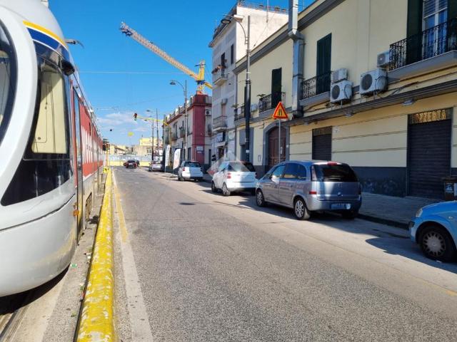 Geschäft in Via Nuova Poggioreale 150, Napoli - Foto 1