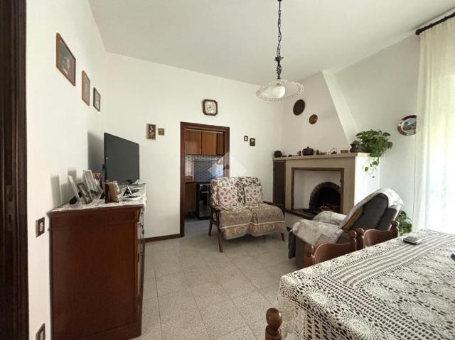 Vierzimmerwohnung in Via Esperia 25, Todi - Foto 1