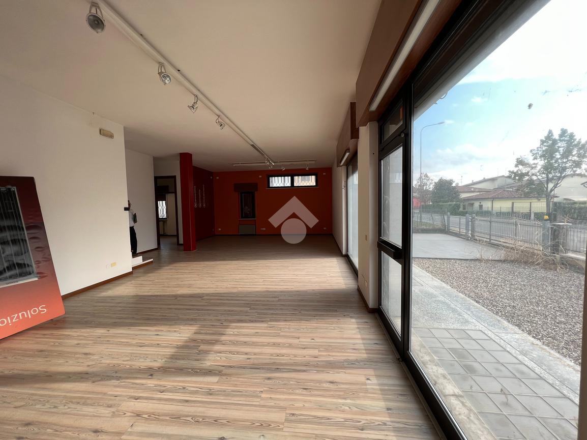 Negozio in , Buttapietra - Foto 1