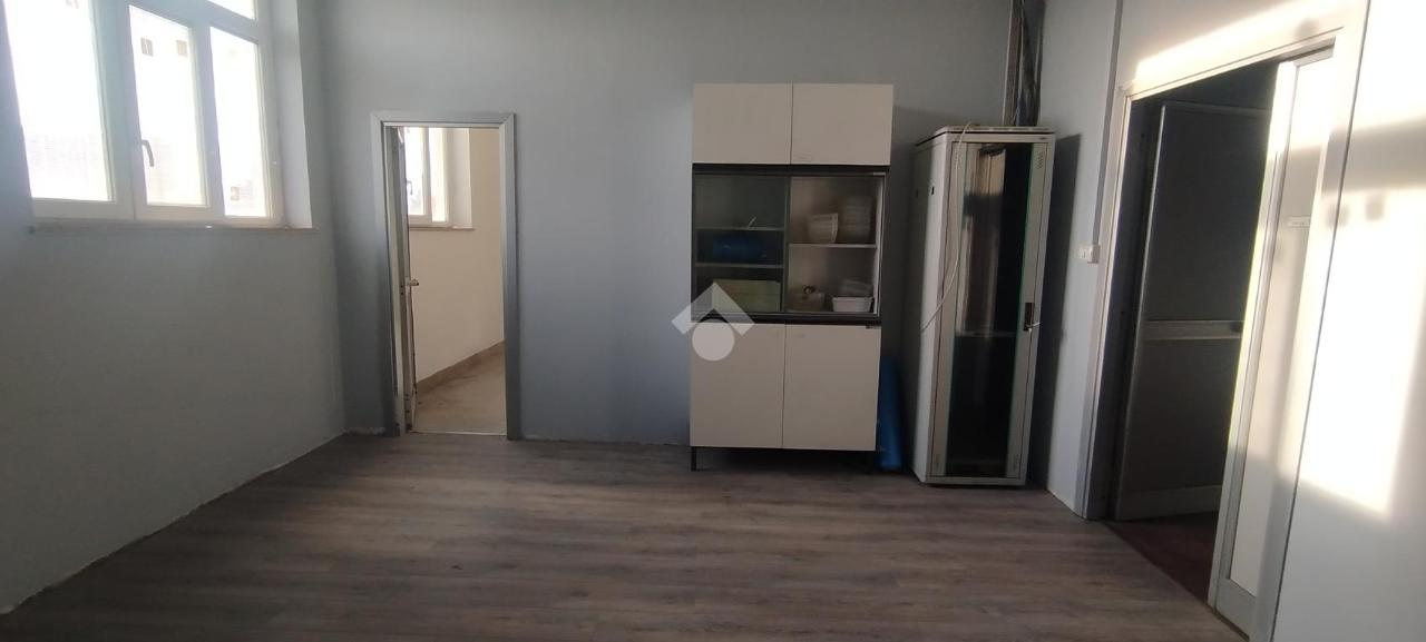 Laboratorio in Via Gaudenzio Ferrari 21, Saronno, {3} - Foto 2