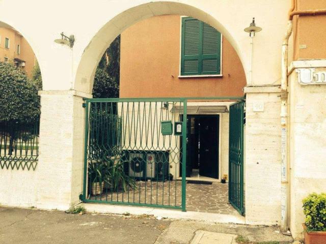 Shared office in Via Rosa Raimondi Garibaldi, Roma - Photo 1