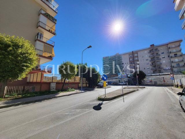 Geschäft in Via Aldo Moro 64, Calvizzano - Foto 1