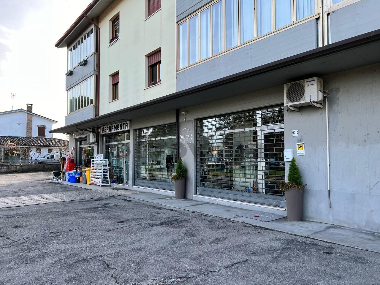 Palazzina commerciale in vendita a Cesena