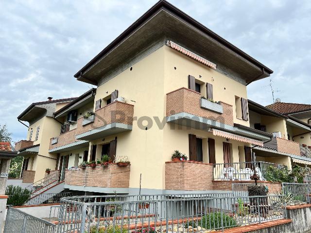 Terraced house in {3}, - Photo 1