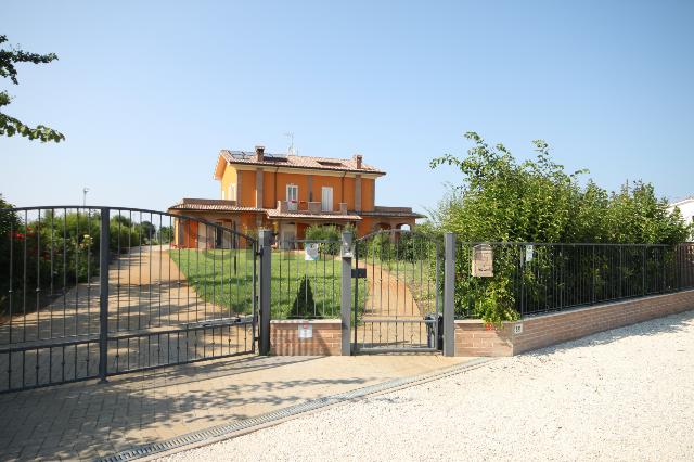 Terraced house, Cesena - Photo 1