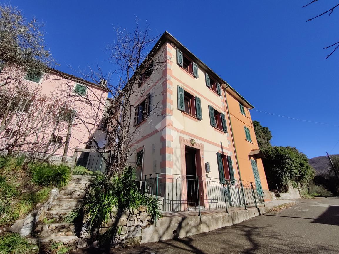 Casa indipendente in vendita a Castiglione Chiavarese