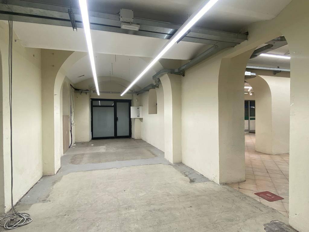 Palazzina commerciale in Via Fereggiano 153, Genova, {3} - Foto 2