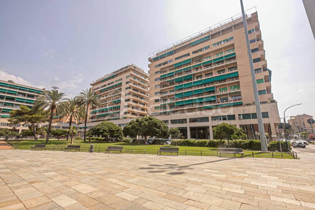 Palazzina commerciale in Piazza Rossetti, Genova, {3} - Foto 1