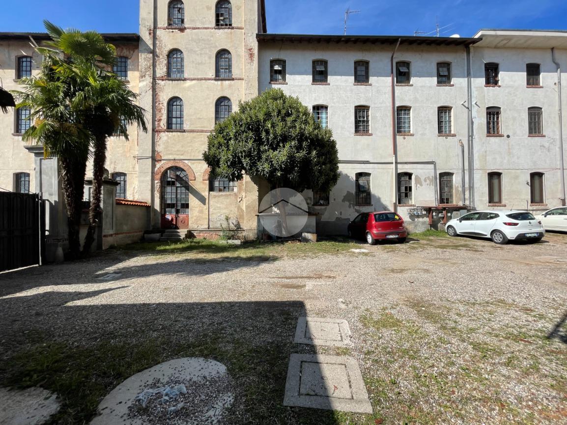 Palazzina commerciale in vendita a Boffalora Sopra Ticino