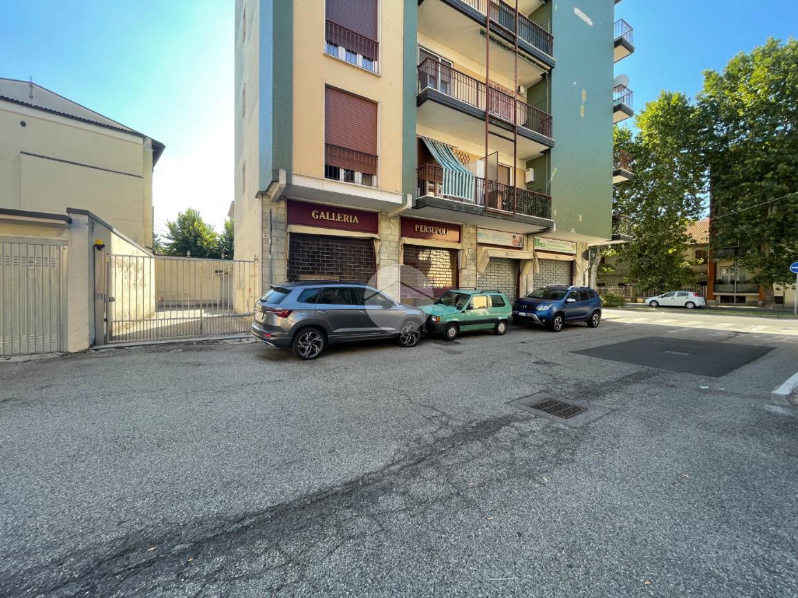 Negozio in Via Giuseppe Verdi 4, Abbiategrasso, {3} - Foto 2