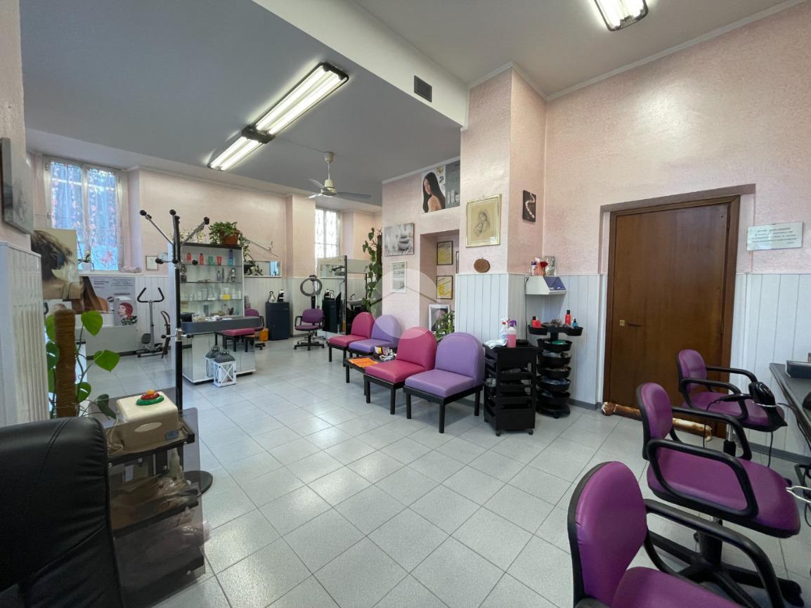 Negozio in Via Giacomo De Medici 8, Magenta, {3} - Foto 1