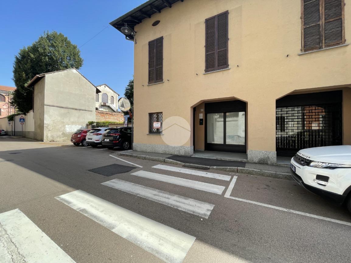 Negozio in Via Benedetto Gualdoni 5, Cuggiono, {3} - Foto 1