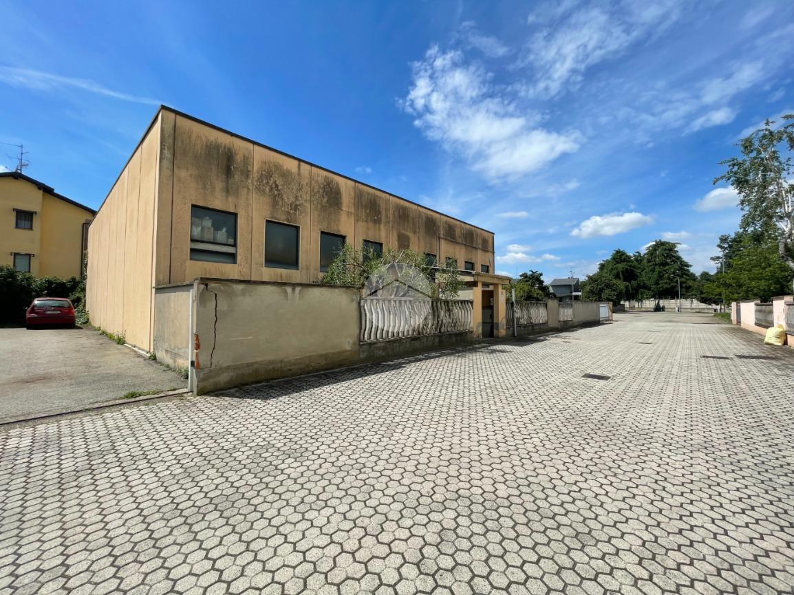 Capannone in Via dei Prati Nuovi 32, Cerano, {3} - Foto 1