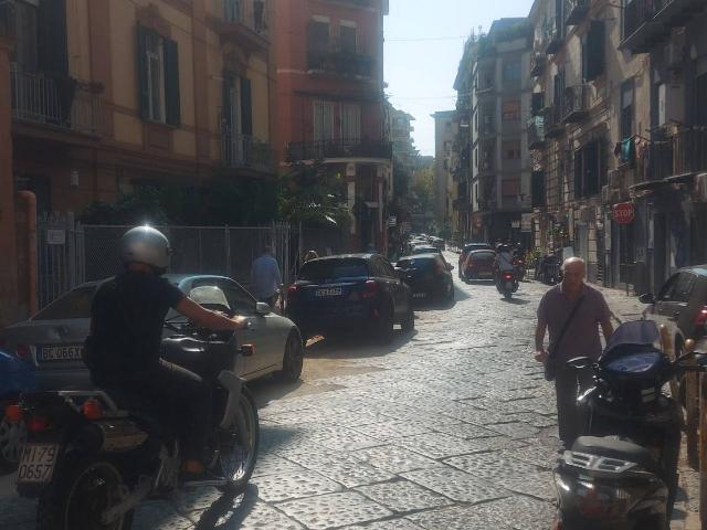 Magazzino in Via Gino Doria 81, Napoli - Foto 1