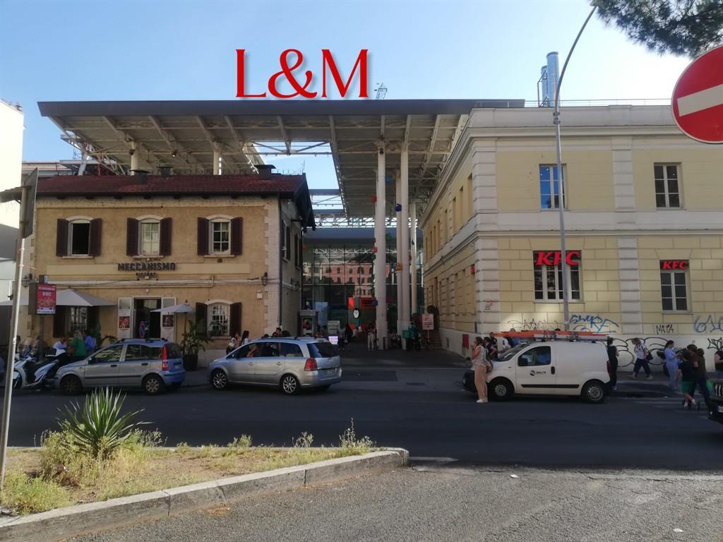 Locale commerciale in Via Francesco Valesio, Roma, {3} - Foto 1