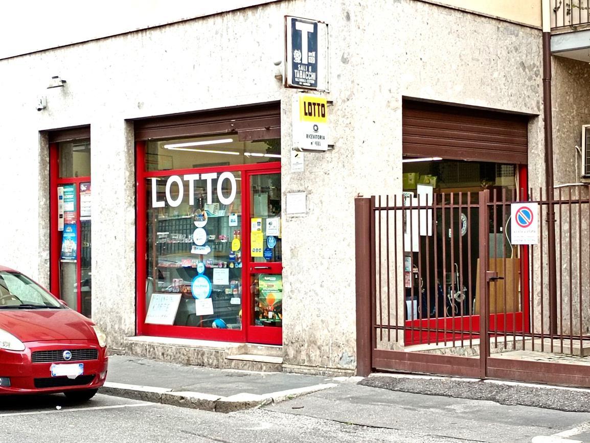 Negozio in Via a. Volta 37, Sesto San Giovanni, {3} - Foto 1
