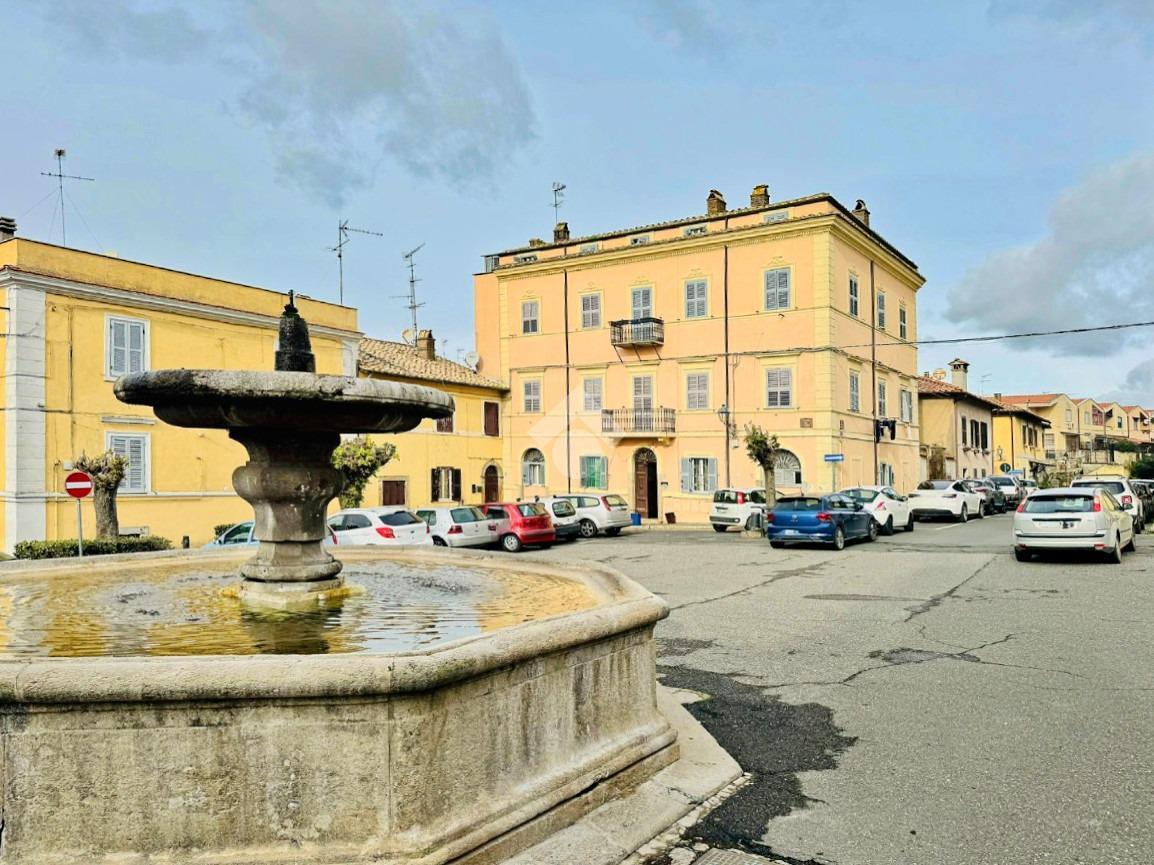 Palazzo in vendita a Canale Monterano