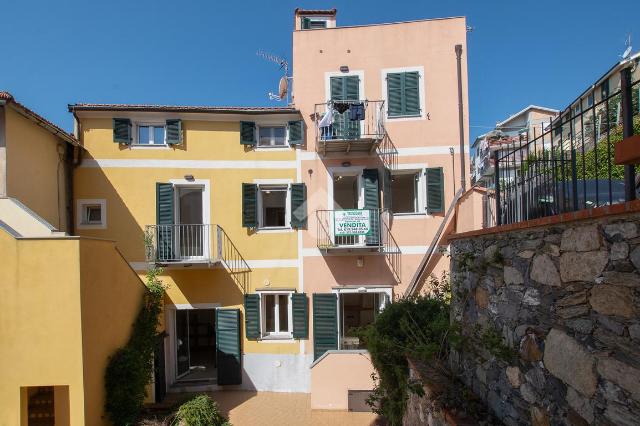 3-room flat in Via S. Bernardo 10, Magliolo - Photo 1