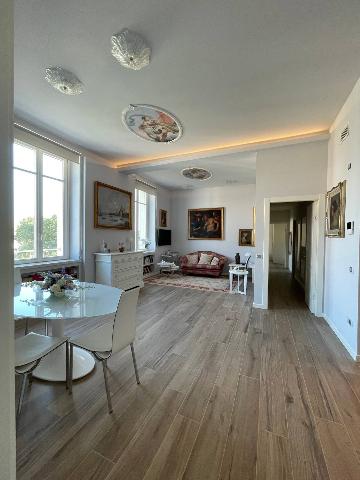 Vierzimmerwohnung in Piazza Martire di Belfiore 7, Mantova - Foto 1