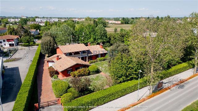 Mansion in {3}, Viale Trieste - Photo 1