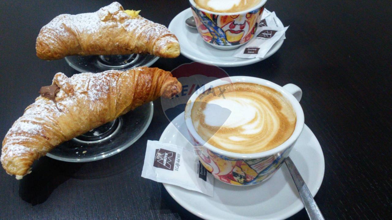 Esercizio commerciale in , Piombino, {3} - Foto 1
