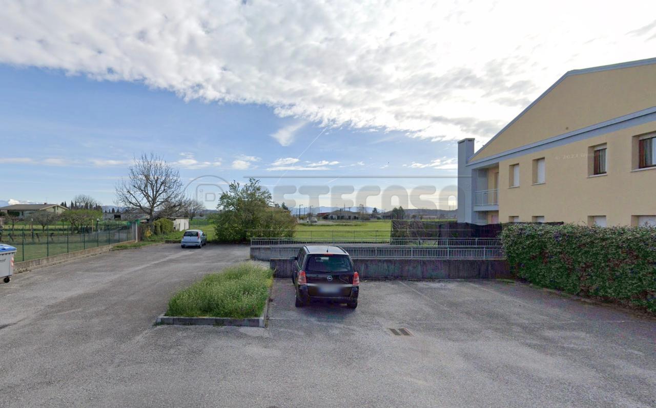 Parcheggio chiuso in Via Selvina 8, Chiopris Viscone, {3} - Foto 2