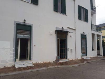 Geschäft in Via Raimondo Annecchino 258, Pozzuoli - Foto 1