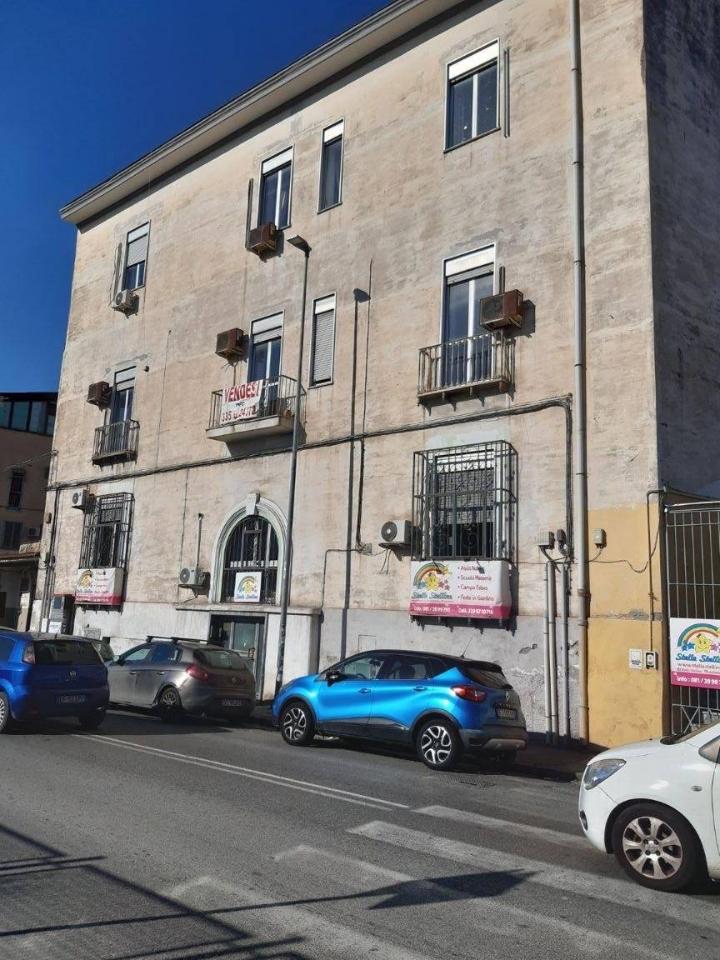 Palazzina commerciale in affitto a Napoli