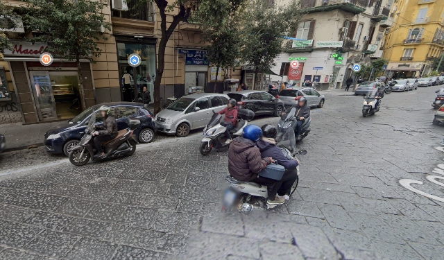 Negozio in Corso Giuseppe Garibaldi, Napoli - Foto 1