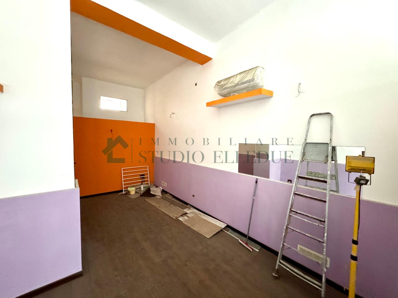 Negozio in Via Sagarriga Visconti  88, Bari, {3} - Foto 2
